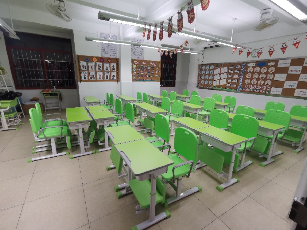 小學(xué)使用午休課桌椅案例-廣州學(xué)校使用午休課桌椅（一）