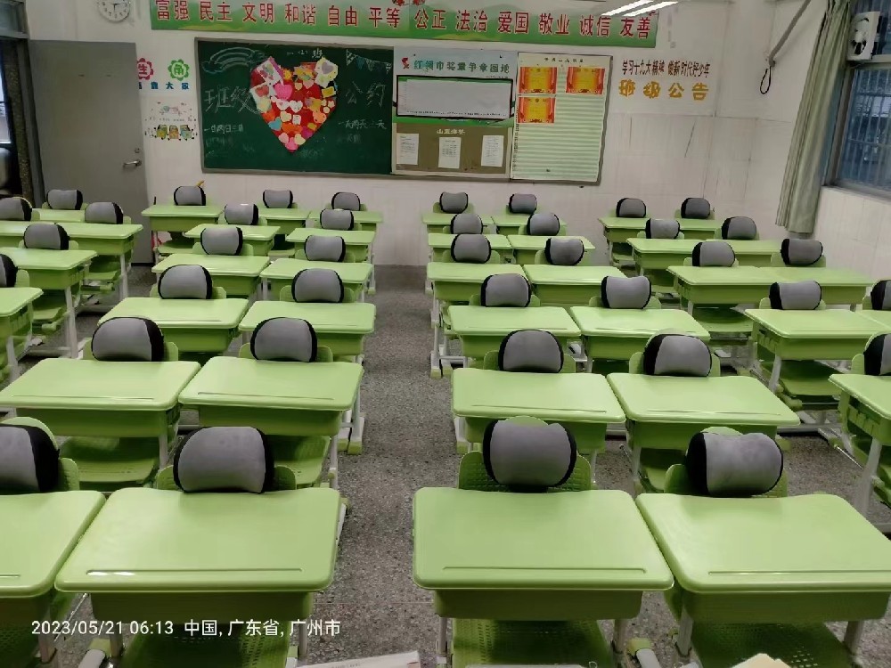 學(xué)校午休課桌椅使用案例.中小學(xué)午休課桌椅.可以睡覺(jué)的課桌