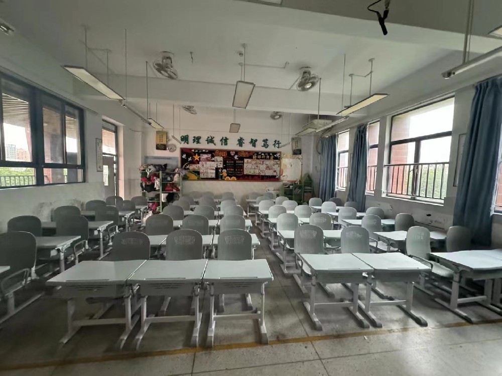 學(xué)校使用午休課桌椅案例-可以午睡的課桌椅-課桌椅工廠(chǎng)